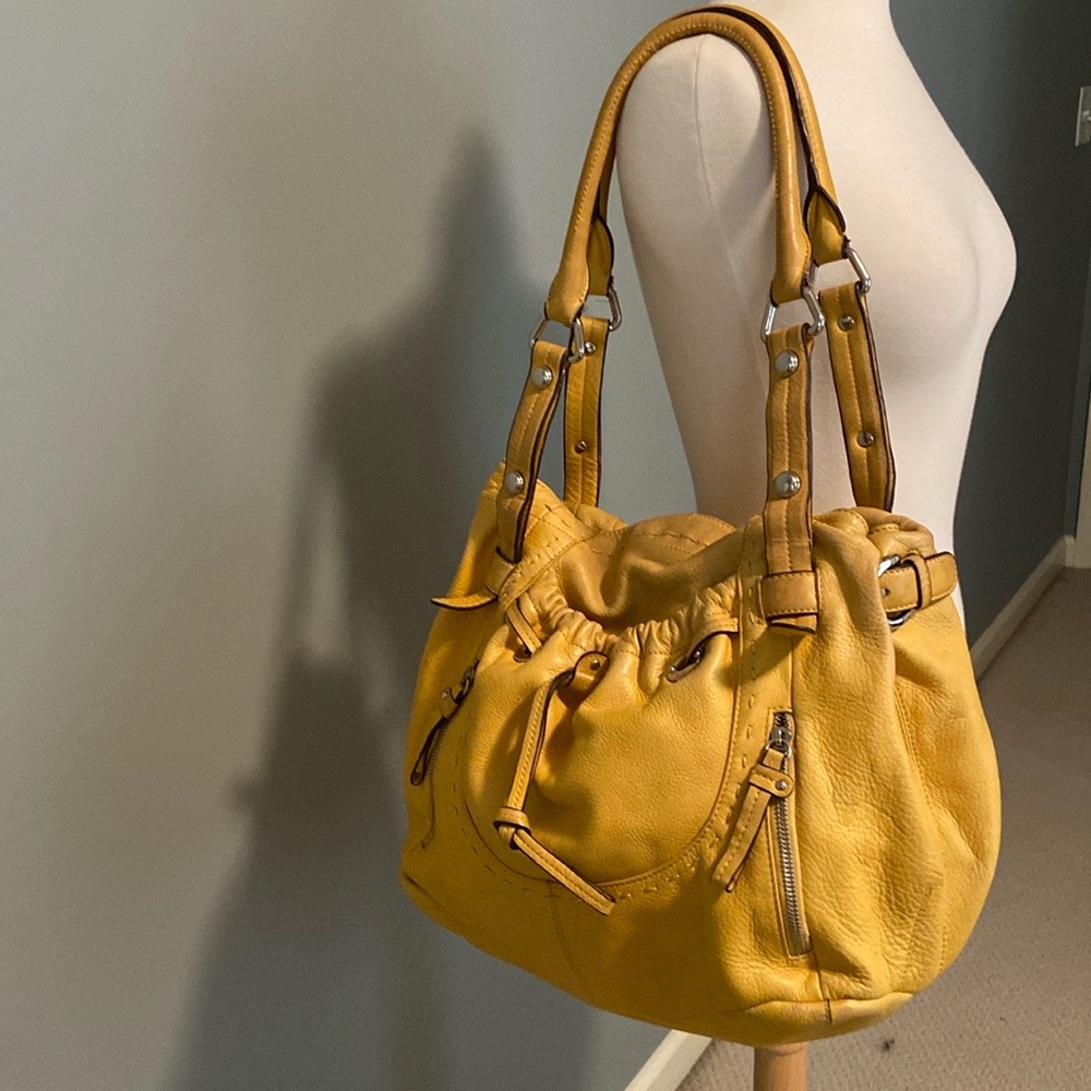B Makowsky Shoulder Bag with Magnet Closure Large Capacity